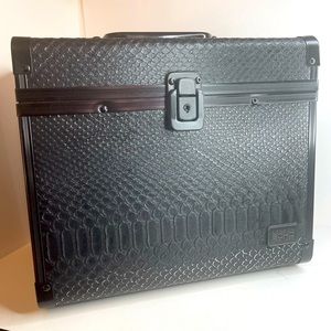 London Soho New York Train Case for cosmetics